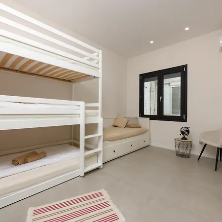 Eva Ommm * Limenas (Thasos)