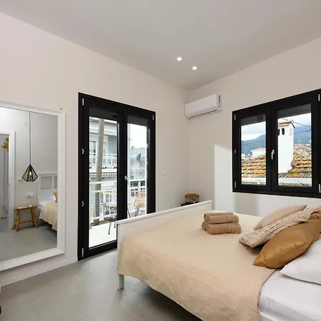 Eva Ommm * Limenas (Thasos)